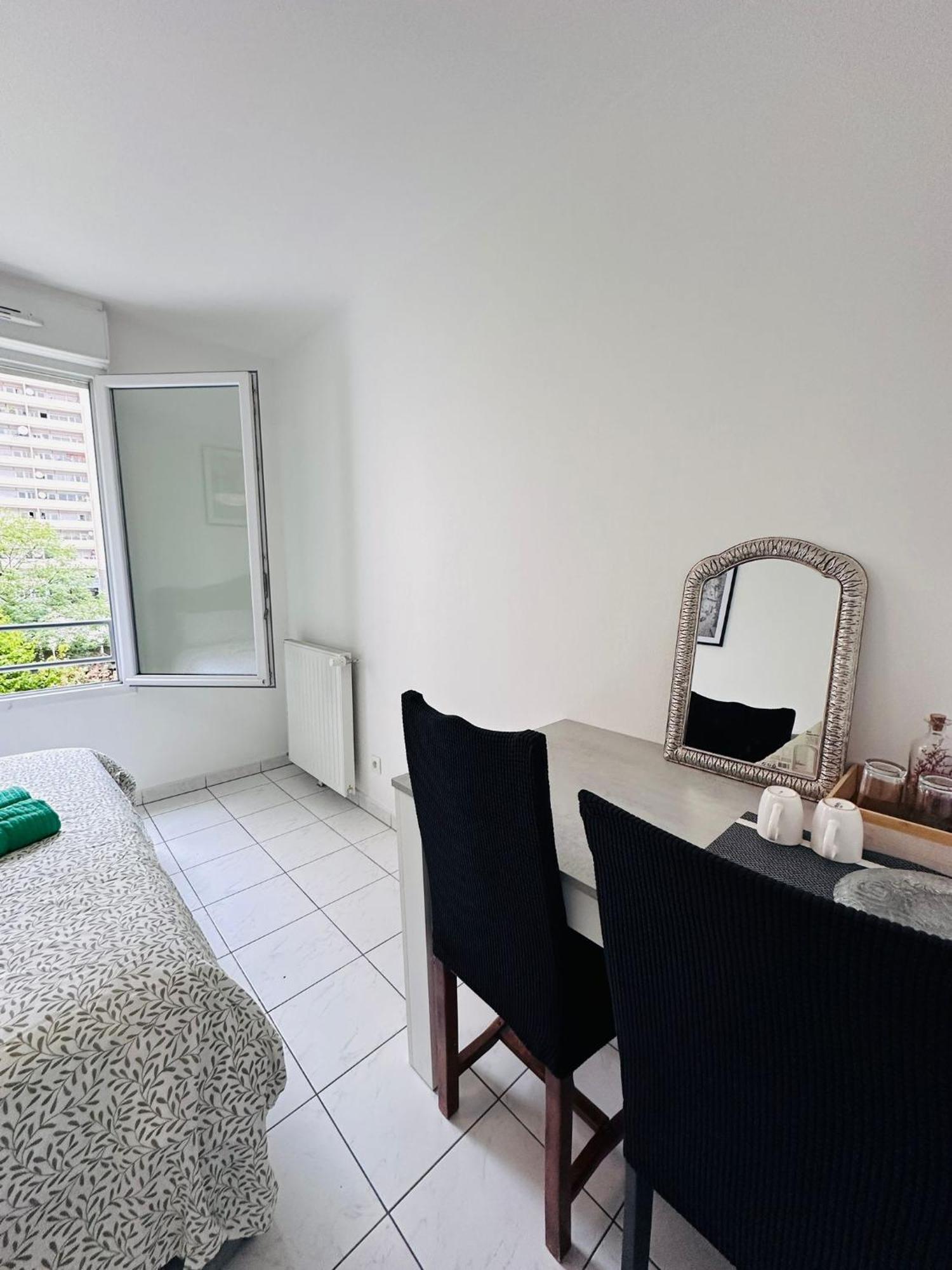Ferienwohnung Sri-Indo Bobigny Paris Exterior foto